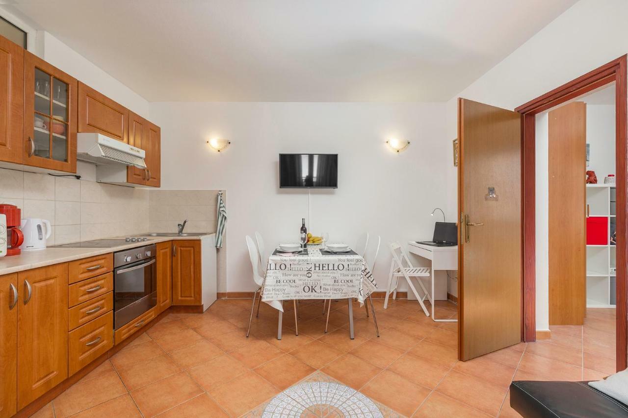 Apartment Sara Ровинь Экстерьер фото